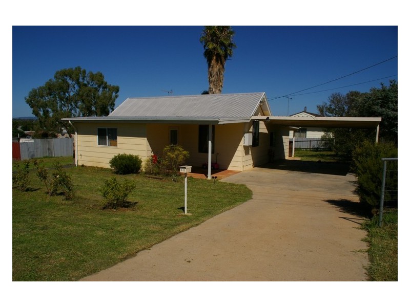 60 Lee Street, Cowra NSW 2794