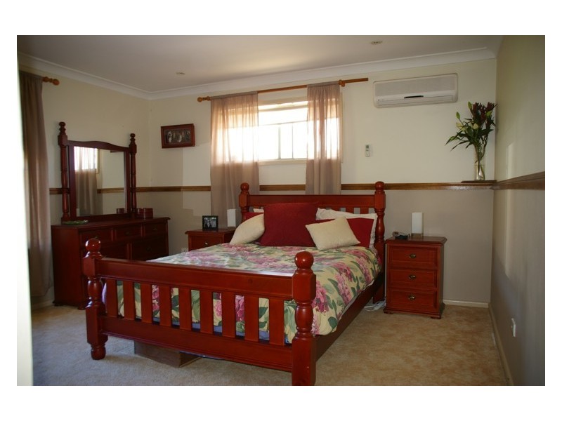 24 Kibbler Street, Cowra NSW 2794