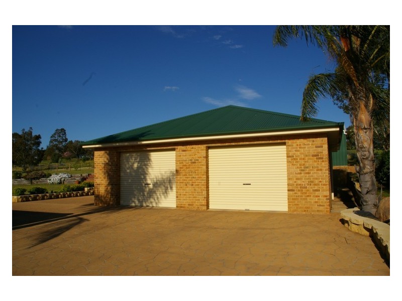 8 Gower Hardy Circuit, Cowra NSW 2794