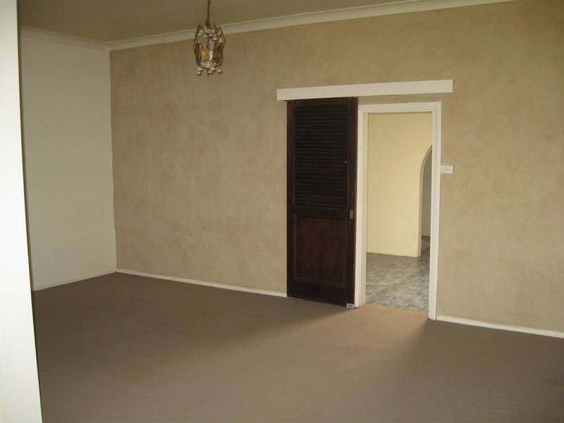 2 Logan Street, Cowra NSW 2794