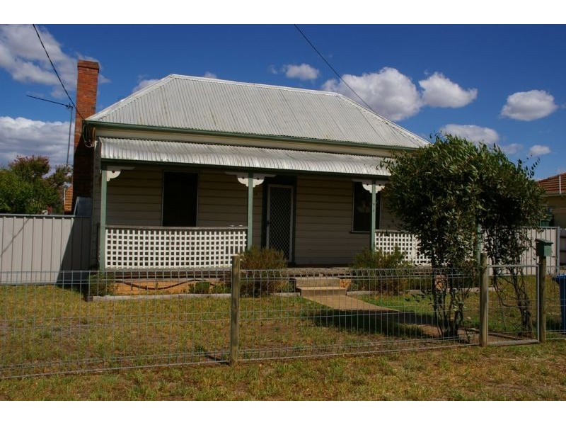14 Shelley Street, Cowra NSW 2794
