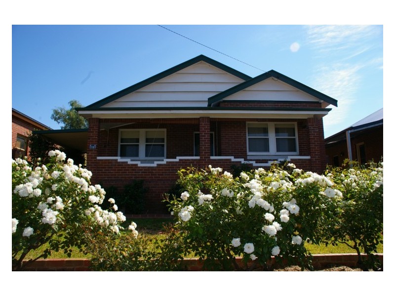 18 Bartlett Avenue, Cowra NSW 2794