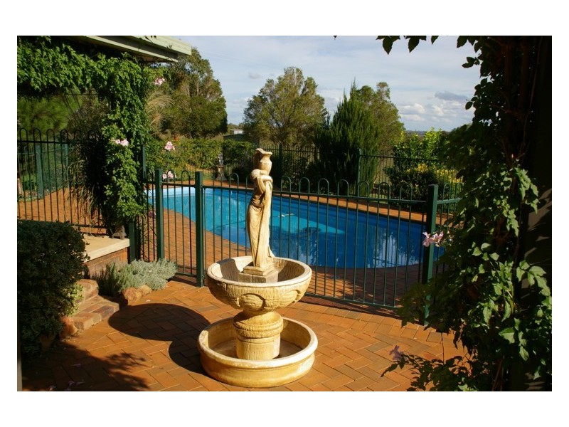 107 Dorset Lane, Cowra NSW 2794