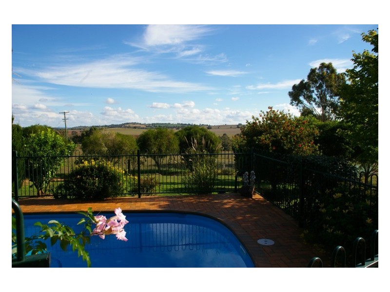 107 Dorset Lane, Cowra NSW 2794