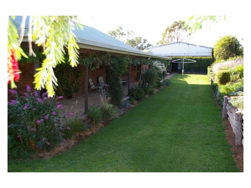 107 Dorset Lane, Cowra NSW 2794