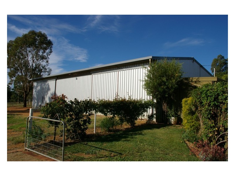 107 Dorset Lane, Cowra NSW 2794