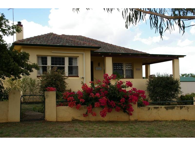 565 Elouera Rd, Cowra NSW 2794
