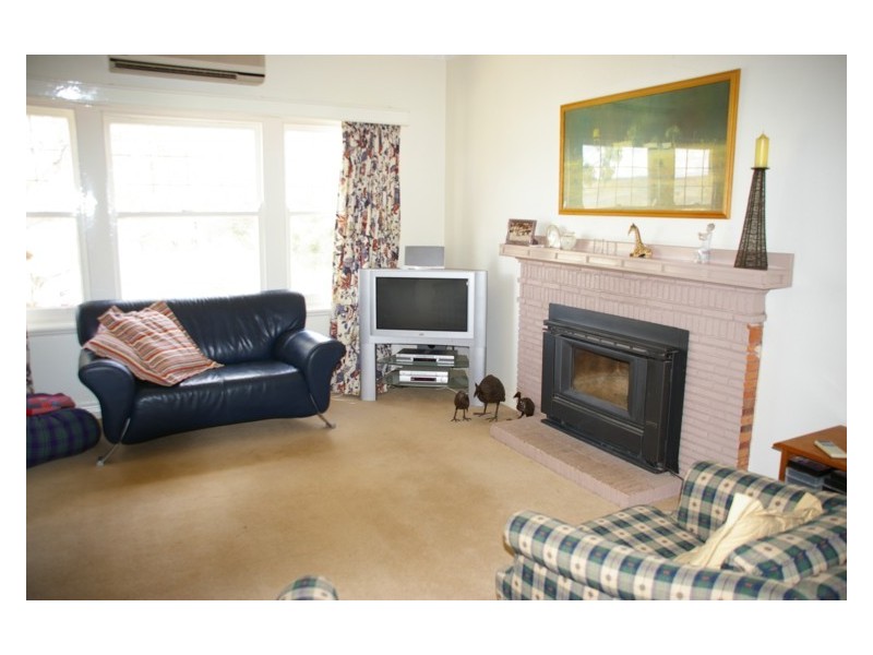 565 Elouera Rd, Cowra NSW 2794