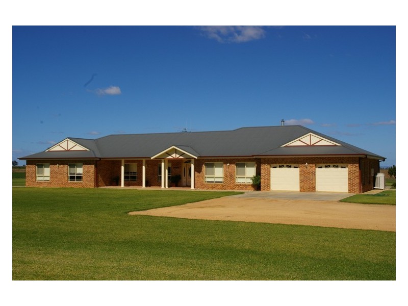 1826 North Logan Road, Cowra NSW 2794
