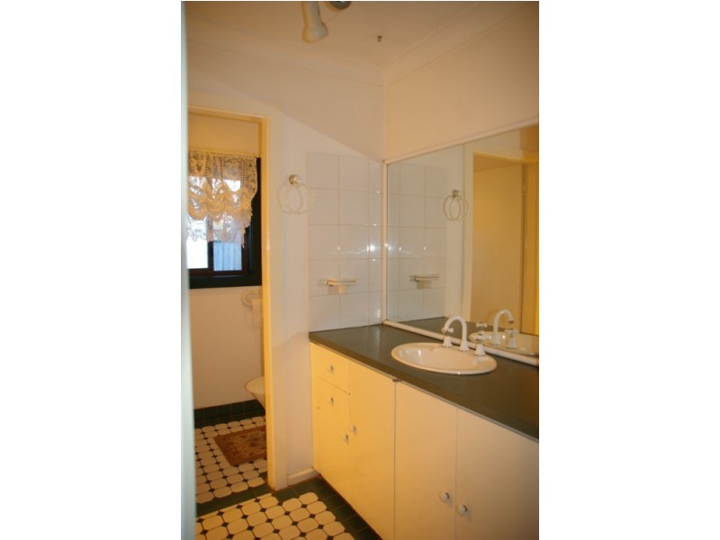 16 Ranken Street, Cowra NSW 2794