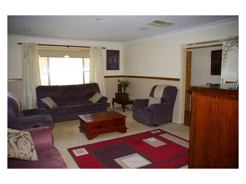 24 Kibbler Street, Cowra NSW 2794