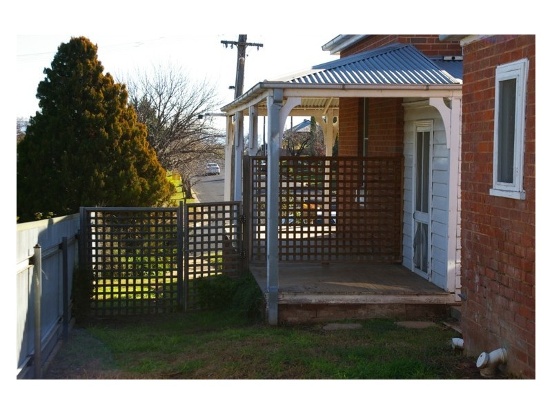 19 Lachlan Street, Cowra NSW 2794