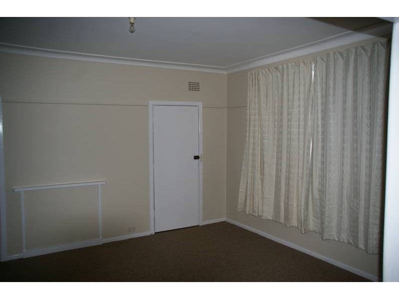10 Sheahan Street, Cowra NSW 2794