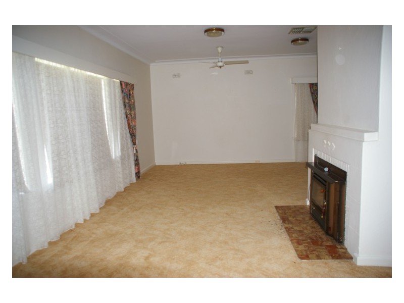 82 Liverpool Street, Cowra NSW 2794
