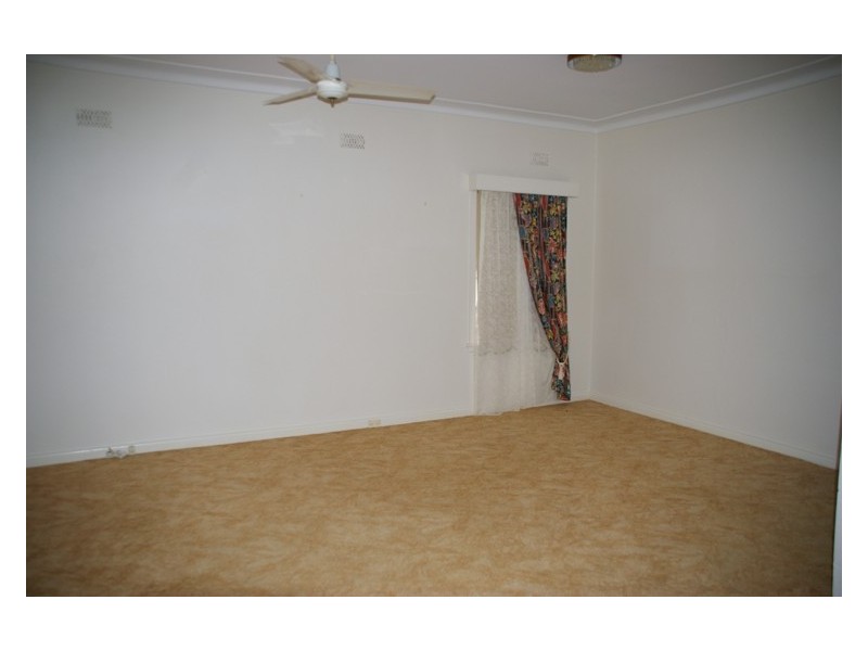 82 Liverpool Street, Cowra NSW 2794
