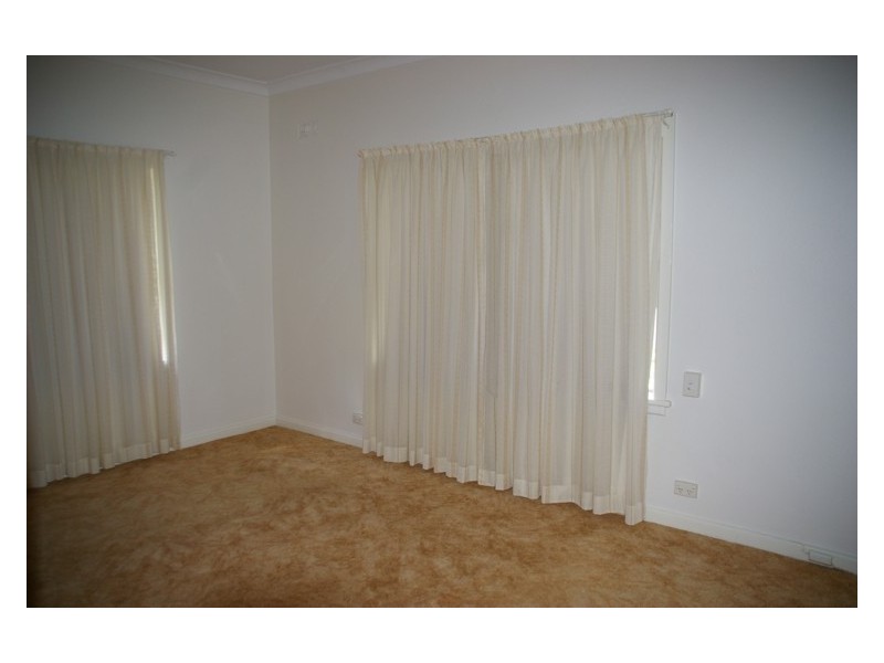82 Liverpool Street, Cowra NSW 2794