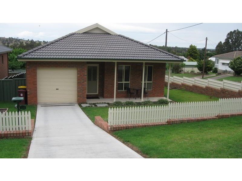 1/2 Amie Street, Cowra NSW 2794