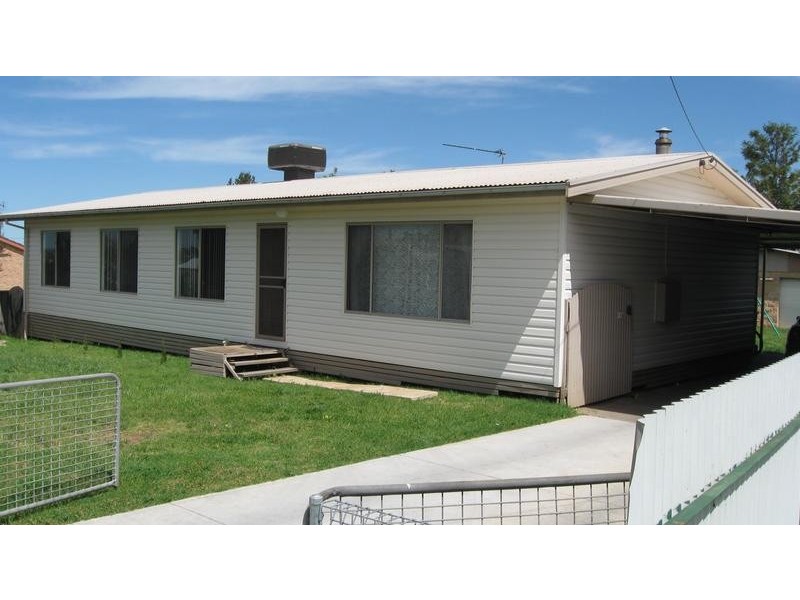 42 Victor Street, Cowra NSW 2794