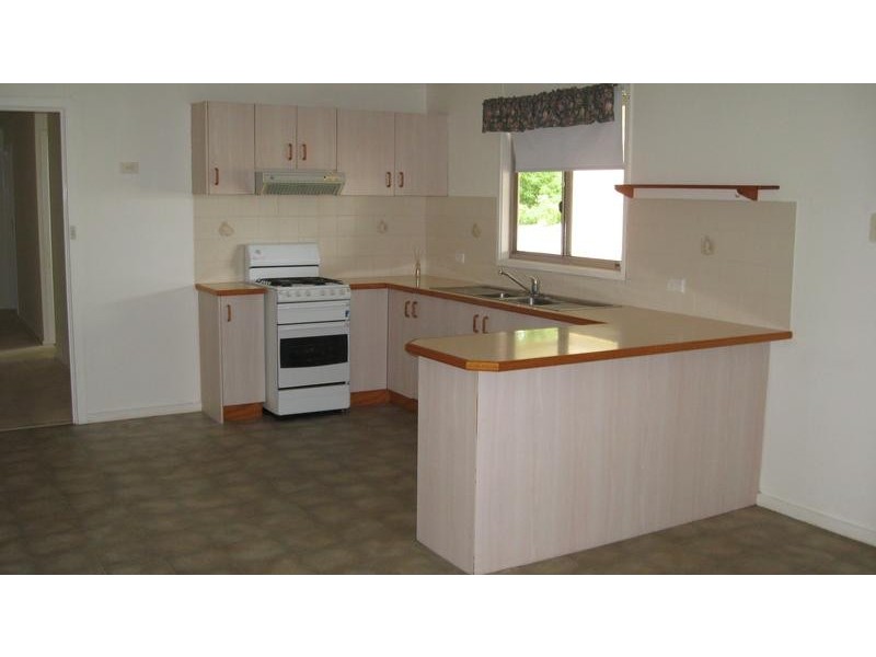 42 Victor Street, Cowra NSW 2794