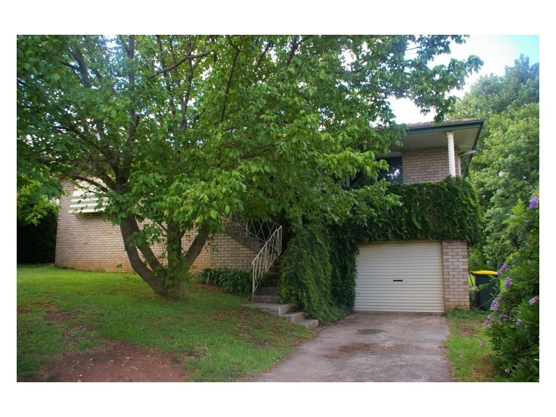 1 Elizabeth Avenue, Cowra NSW 2794