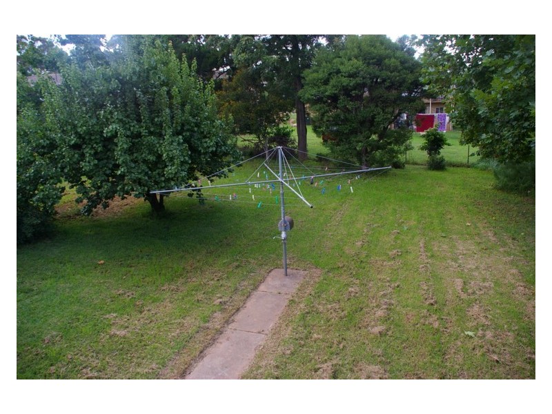 1 Elizabeth Avenue, Cowra NSW 2794