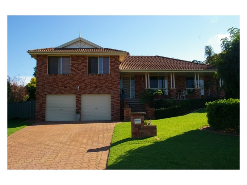 4 Grevillea Close, Cowra NSW 2794