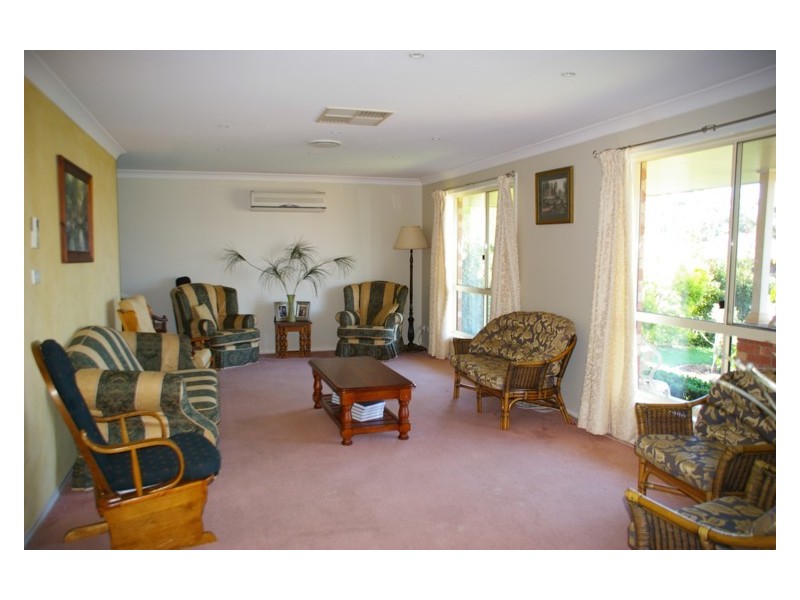 4 Grevillea Close, Cowra NSW 2794