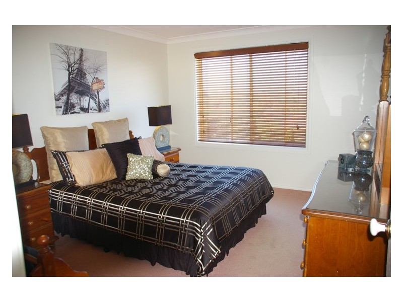 4 Grevillea Close, Cowra NSW 2794