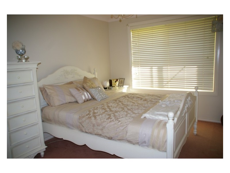 4 Grevillea Close, Cowra NSW 2794