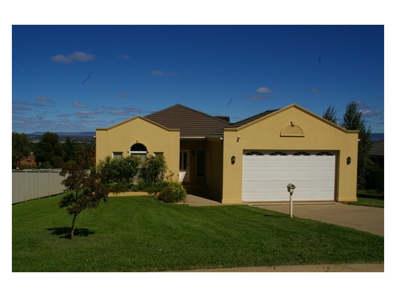 2 Paris Place, Cowra NSW 2794