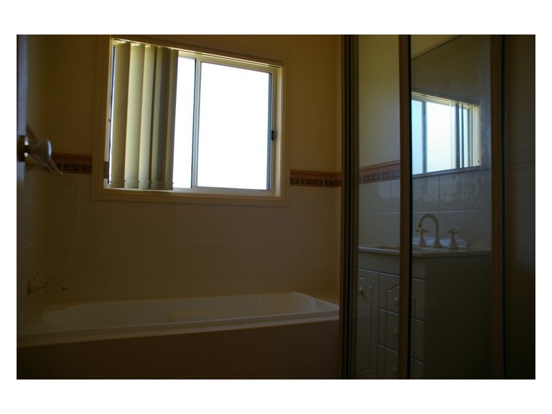 2 Paris Place, Cowra NSW 2794