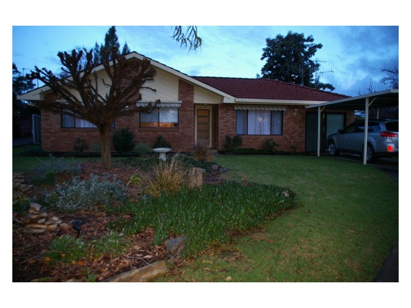 40 Nambucca Circuit, Cowra NSW 2794
