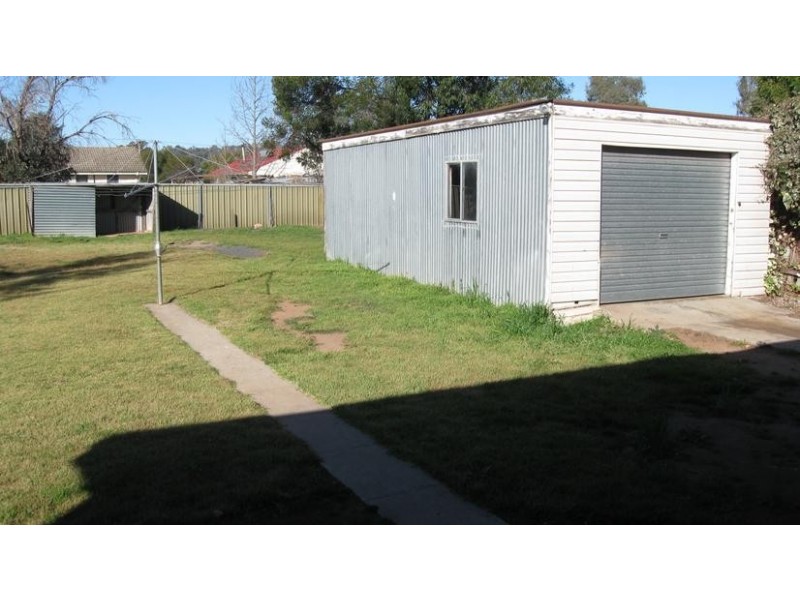 9 Hood Street, Cowra NSW 2794