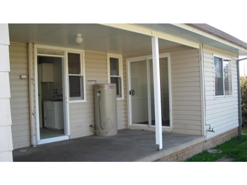 9 Hood Street, Cowra NSW 2794