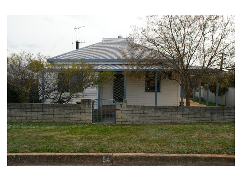 54 Darling Avenue, Cowra NSW 2794