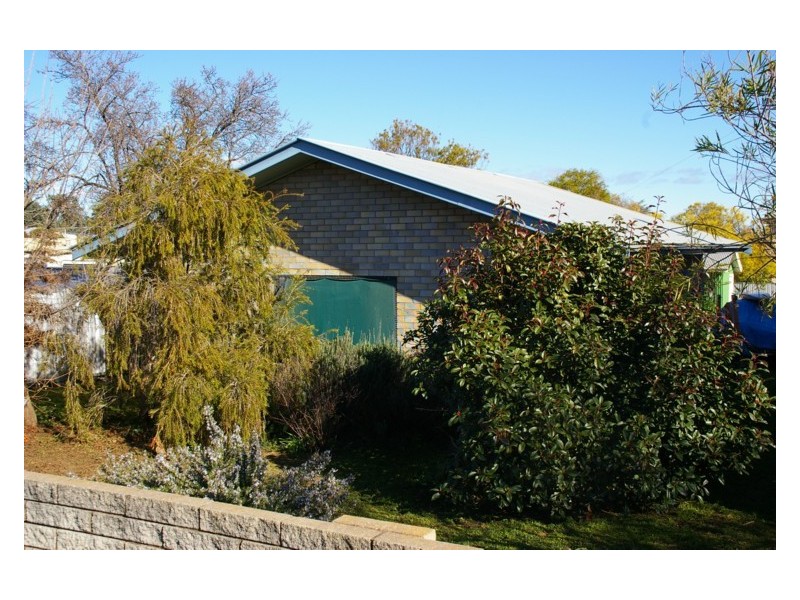 54 Darling Avenue, Cowra NSW 2794
