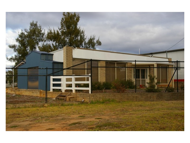 38A Young Road, Cowra NSW 2794