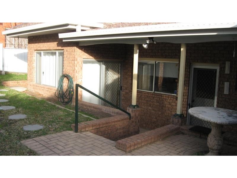 2 Liverpool Street, Cowra NSW 2794