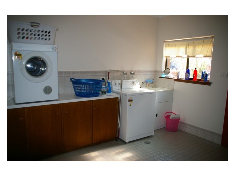 9 Amaroo Avenue, Cowra NSW 2794