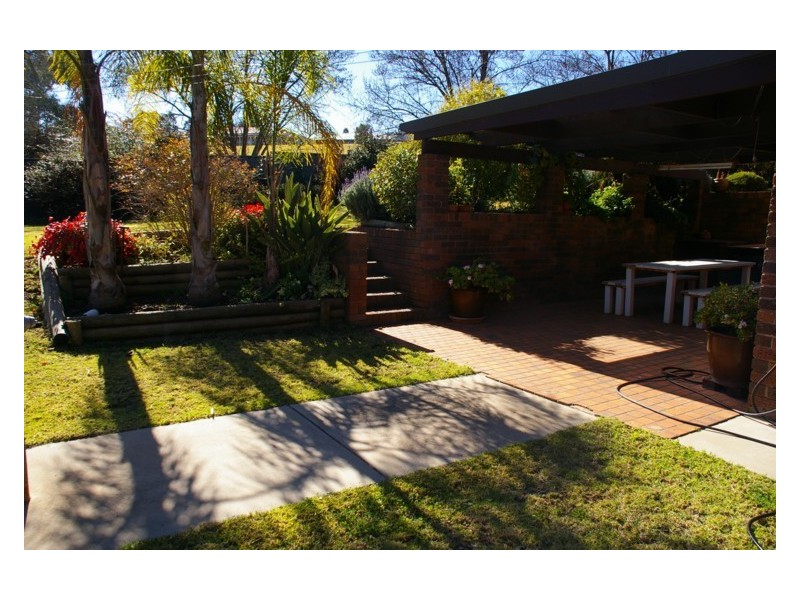 9 Amaroo Avenue, Cowra NSW 2794