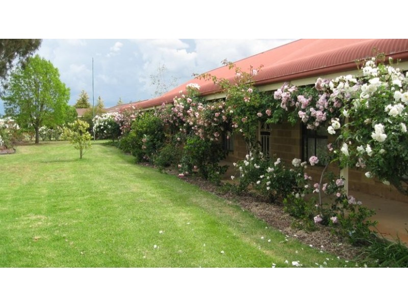 16 Dawson Drive, Cowra NSW 2794