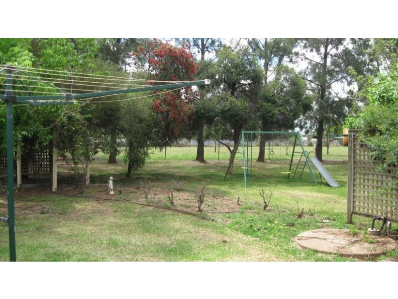 16 Dawson Drive, Cowra NSW 2794