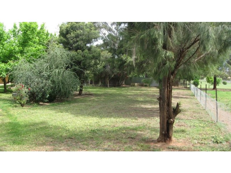 16 Dawson Drive, Cowra NSW 2794