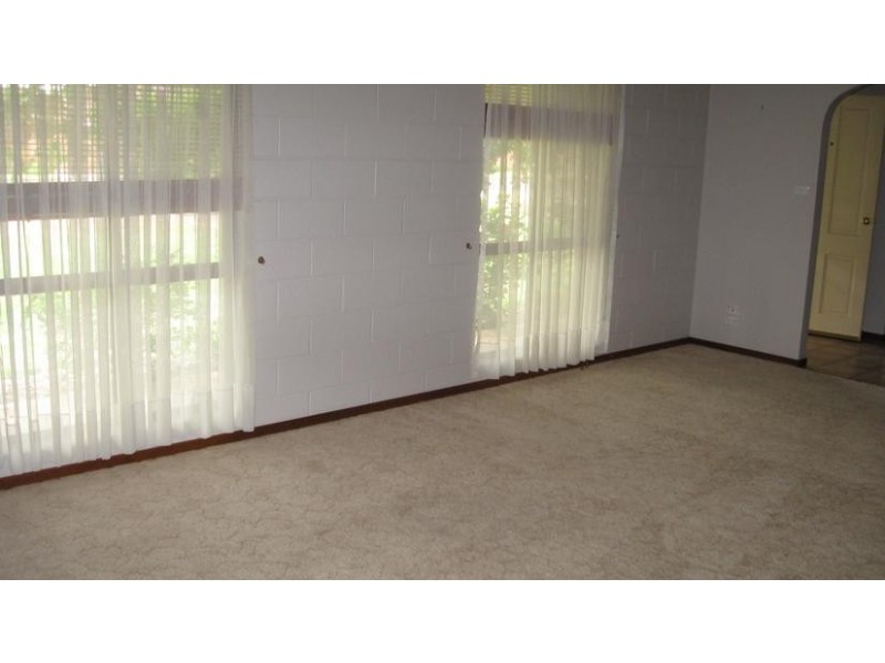 16 Dawson Drive, Cowra NSW 2794