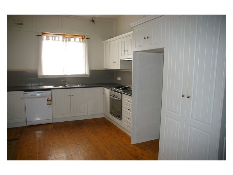 10 Vaux Lane, Cowra NSW 2794