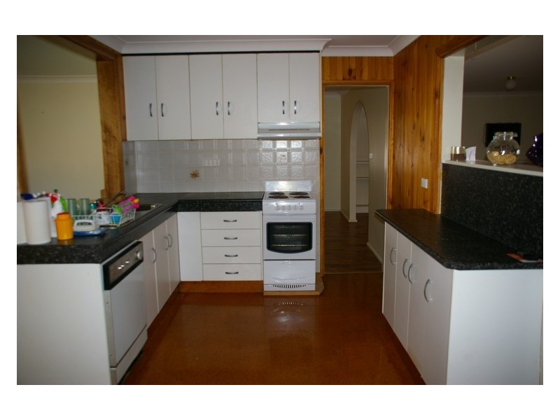 33 Nelson Street, Cowra NSW 2794