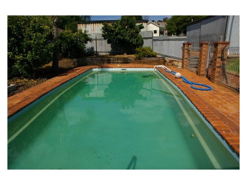 33 Nelson Street, Cowra NSW 2794