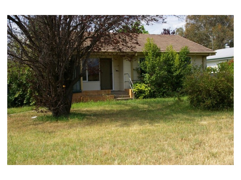 20 Logan Street, Cowra NSW 2794