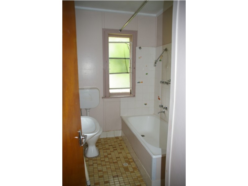 20 Logan Street, Cowra NSW 2794