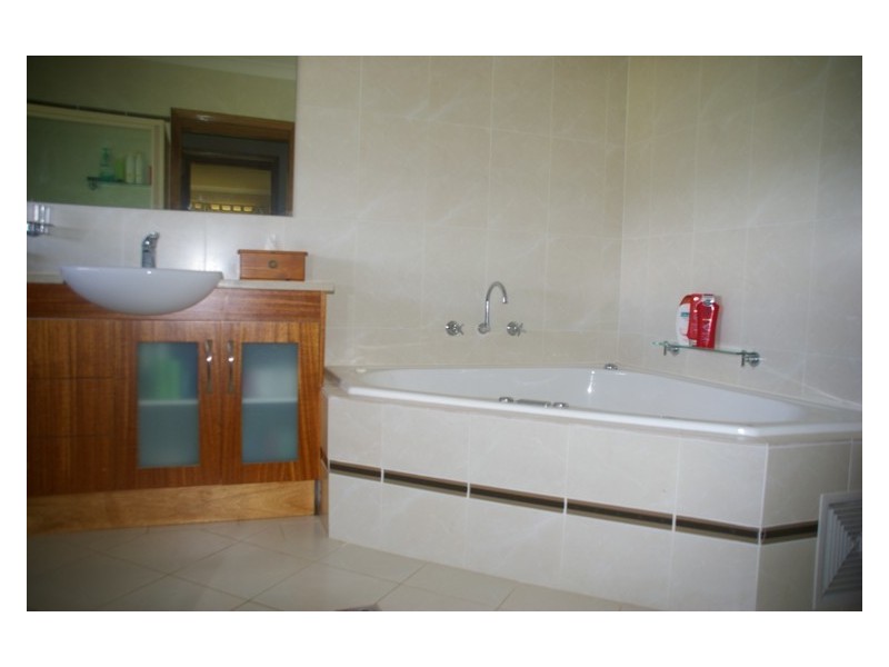 59 Vernon Drive, Cowra NSW 2794